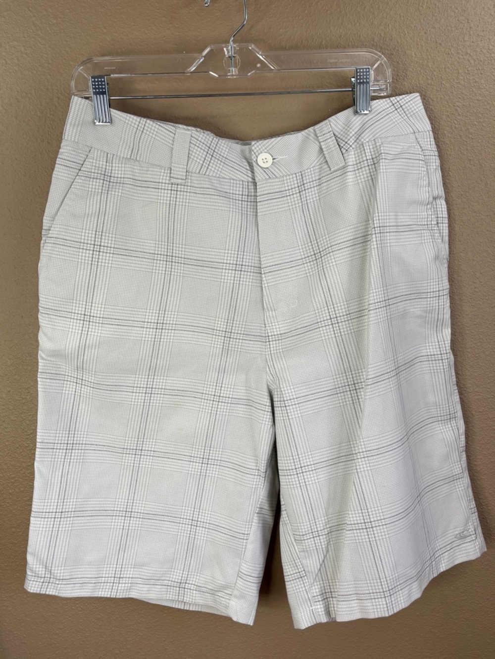 O'Neill Men's Light Gray Plaid Flat Front Shorts